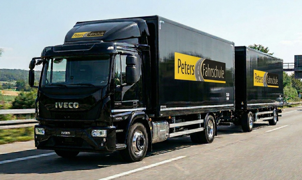 Truck driving licence Class C & CE Munich – IVECO articulated lorry at Peters Driving School